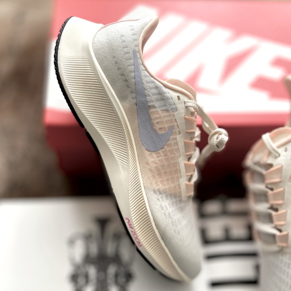 Nike Air Zoom Pegasus 37 - Picture 12 of 14